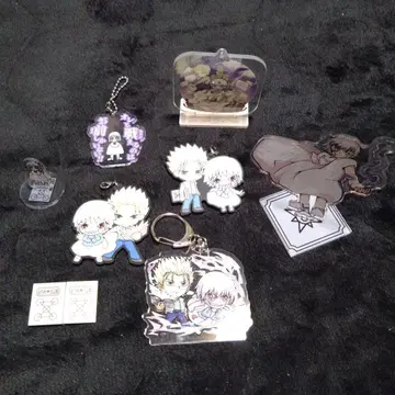 골드 컬러의 갓슈 제온벨 아크릴 키링 세트