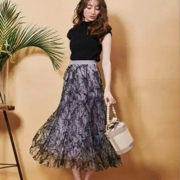 노엘라 선 드로잉 자수 스커트