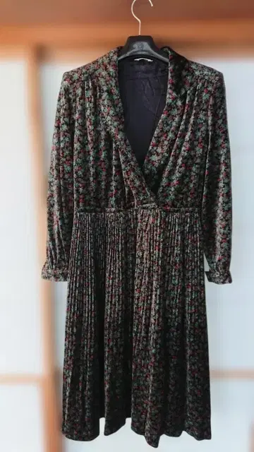 Sentience 꽃무늬 플리츠 원피스