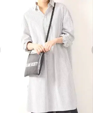 새상품급 Spick&Span 펄 버튼 롱 셔츠