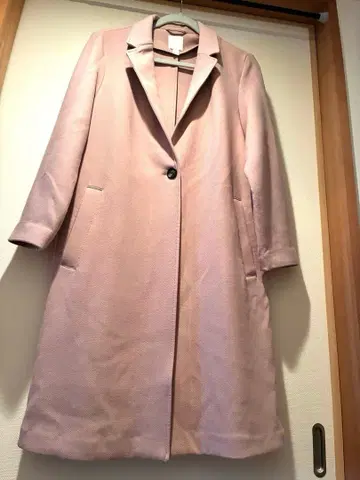 연한 핑크 체스터 코트