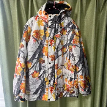 단풍 패턴 다운 자켓