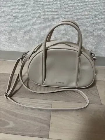 베이지 보스턴형 숄더백