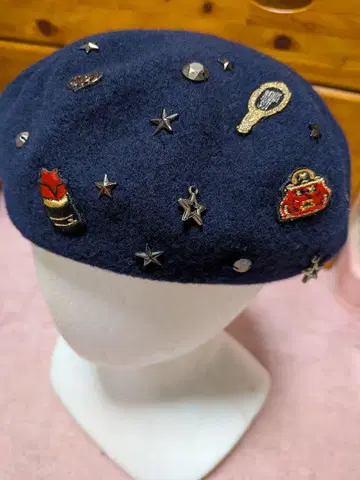 안나수이 스터드 장식 베레모 네이비