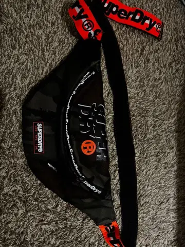 SuperDry 카모플라쥬 바디백