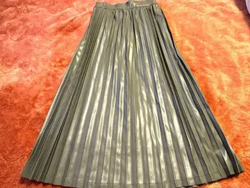 RADIATE 올리브 그린 플리츠 스커트