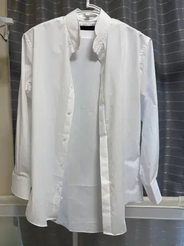 화이트 포멀 셔츠와 부속품 세트