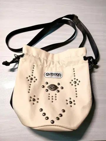 [ OUTDOOR ] 복조리형 스터드 숄더백