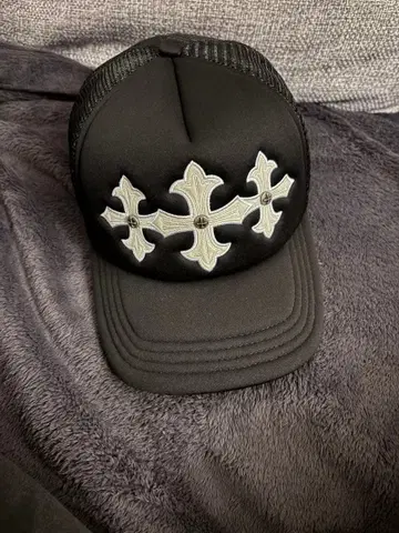 Supplier 크로스 모티브 블랙 캡