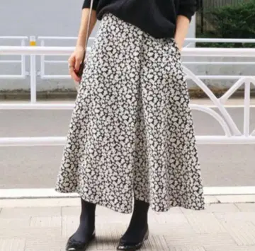 이에나 플라워 자카드 스커트