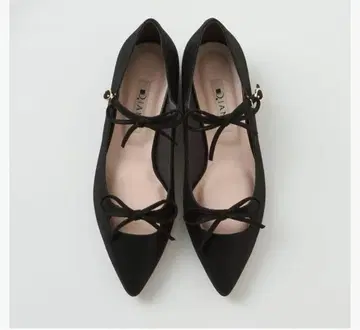 다이애나 로우힐 리본 발레코어 스트랩 슈즈