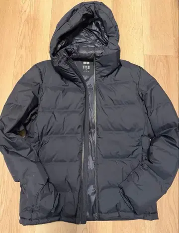 유니클로 네이비 후드 부착 심리스 다운 자켓 M 사이즈 중고