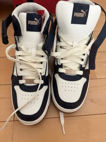 PUMA 하이컷 스니커즈 화이트/네이비