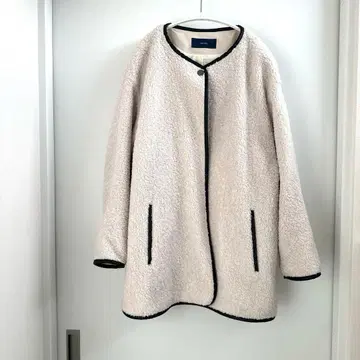 쉽스 파이핑 보아 코트