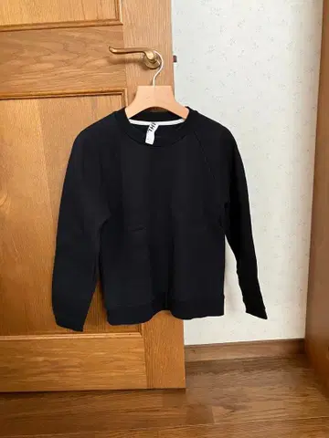 MHL. 맨투맨 트레이닝복