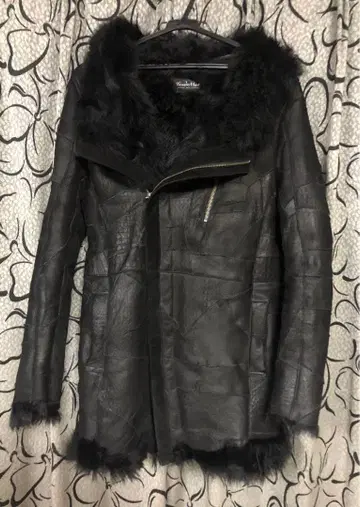 토네이도 마트 무스탕 롱 코트