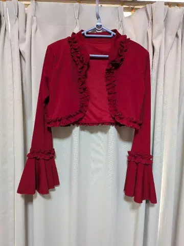 빨간색 프릴 크롭 가디건