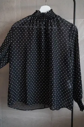 내추럴 뷰티 베이직 도트 블라우스