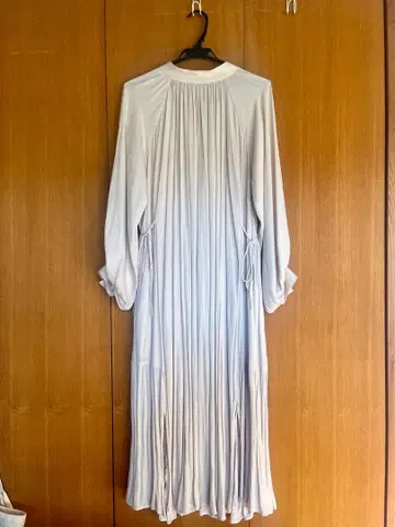 emmi 에미 플리츠 긴팔 원피스