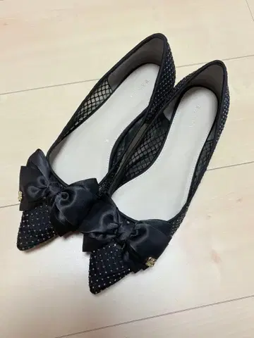 란다 핫픽스 스톤 리본 메쉬 펌프스 블랙 25.5