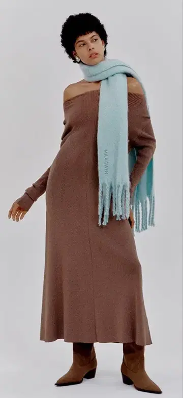 브라운 오프숄더 니트 원피스