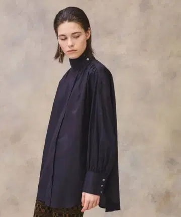 public tokyo albini 하이넥 블라우스