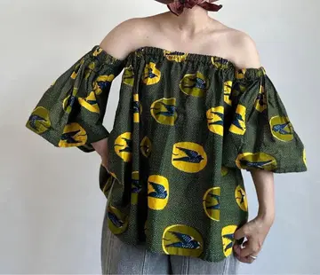 yutoro 오프숄더 그린 컬러 제비 패턴 블라우스