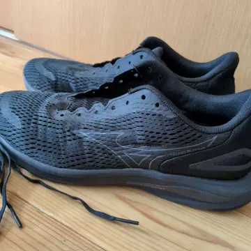 12/12까지 할인 중 Mizuno RUTINA 스니커즈 26.5cm