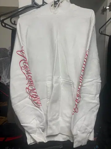 kustomstyle 화이트 후드티 빨간색 자수 포함 L