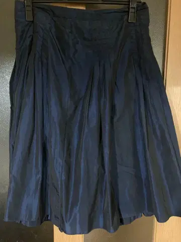 MARELLA 광택감 있는 네이비 플레어 스커트