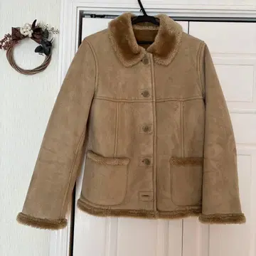 베이지 무스탕 코트