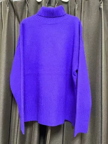 스픽 앤 스팬 보라색 터틀넥 니트