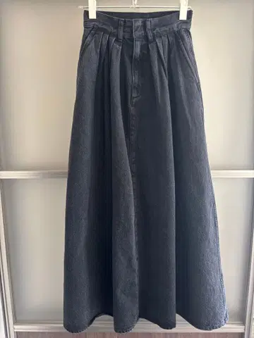 Edition 코튼 블랙 데님 플레어 스커트 36