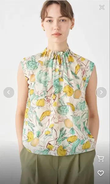 후르츠 패턴 슬리브리스 블라우스