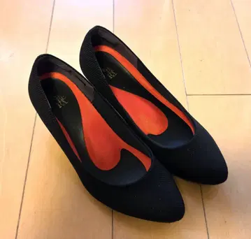 여성용 블랙 펌프스 21.5cm