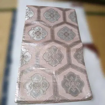 핑크 바탕에 육각형 무늬 아름다운 꽃무늬 금채 장식 후쿠로 오비 미사용품