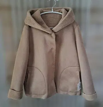 [택 포함 새상품] 야마다야 메틀리제 베이지 후드 부착 무스탕 코트