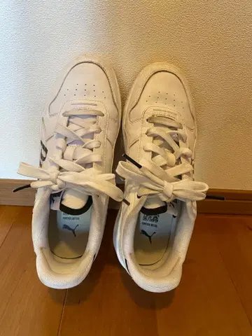 Puma 화이트 스니커즈