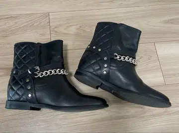 새상품급 이탈리아제 퀼팅 체인 숏부츠