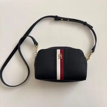 [ 새상품급 ] 타미힐피거 스트라이프 디자인 블랙 숄더백