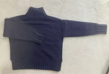 [새상품급] 유니클로 꽁뜨와 데 꼬뜨니에 네이비 하이넥 스웨터