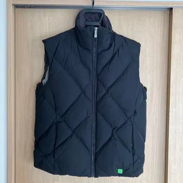 HUGO BOSS 다운 베스트 블랙