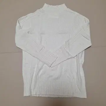 [ MARGAUX ] 새상품급 화이트 터틀넥 울 스웨터