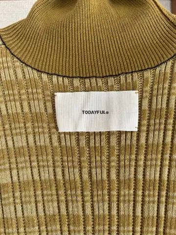 TODAYFUL 올리브 그린 하이넥 스웨터