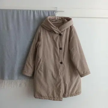 Dgy 후드 부착 충전솜 롱 코트 사이즈 M 색상 베이지 디 와이