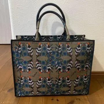 FURLA 꽃과 새 프린트 토트백