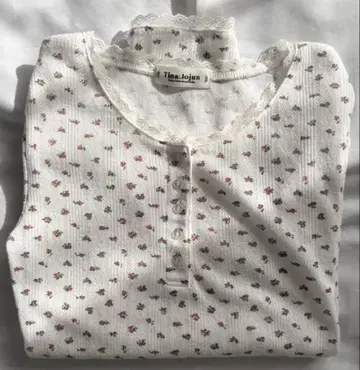 TINA: JOJUN 티나조준 클리어 버튼 헨리넥 티셔츠