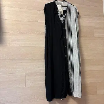 슬리브리스 롱 원피스 블랙/스트라이프
