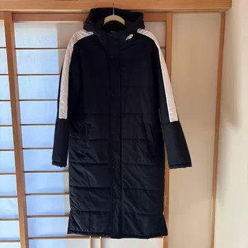 new balance 롱 다운 자켓 블랙/화이트