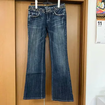 스터드 장식 다크 블루 데님 팬츠